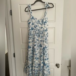 NWT Steve Madden size 4 blue/white tie shoulder midi dress